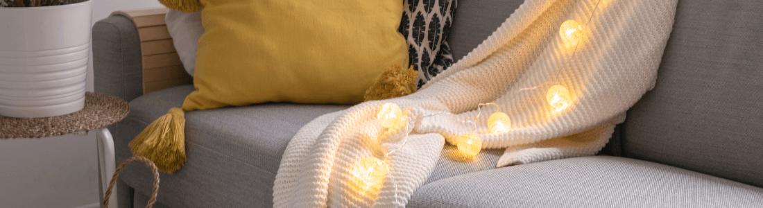 blanket, pillow, Christmas lights as example decorations to pack for Erasmus