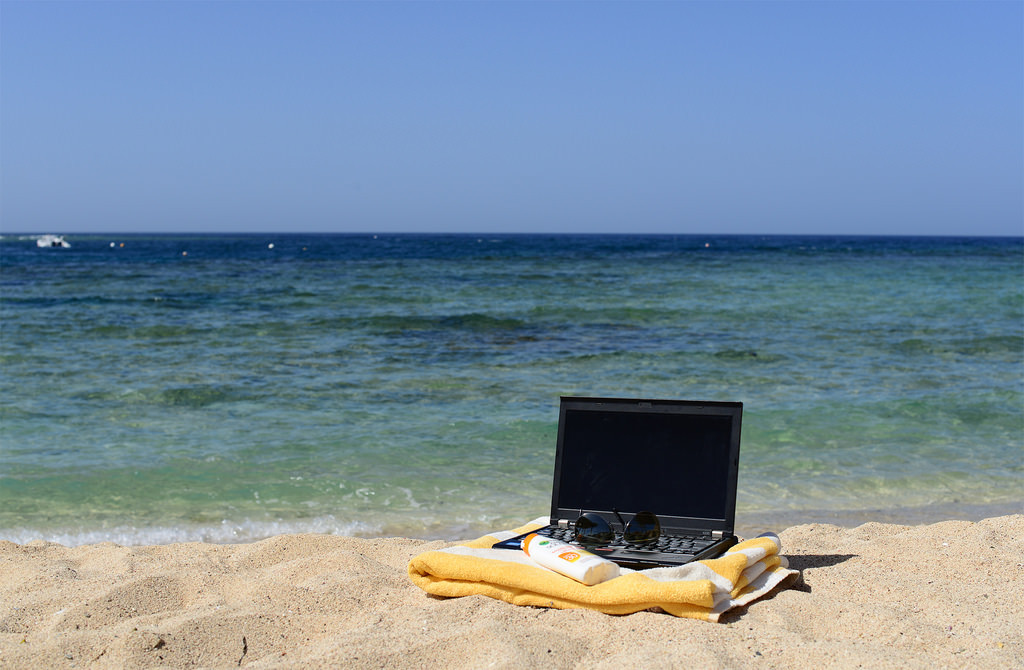 advantages and disadvantages of working remotely